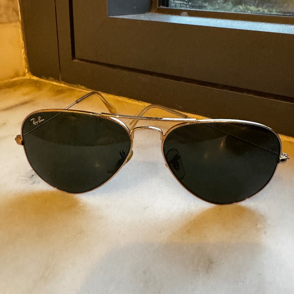 Ray-Ban Classic Aviator sunglasses in Gold